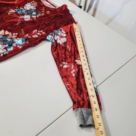 Crescent Drive Womens Size Medium Velour Top - Picture 10 of 10